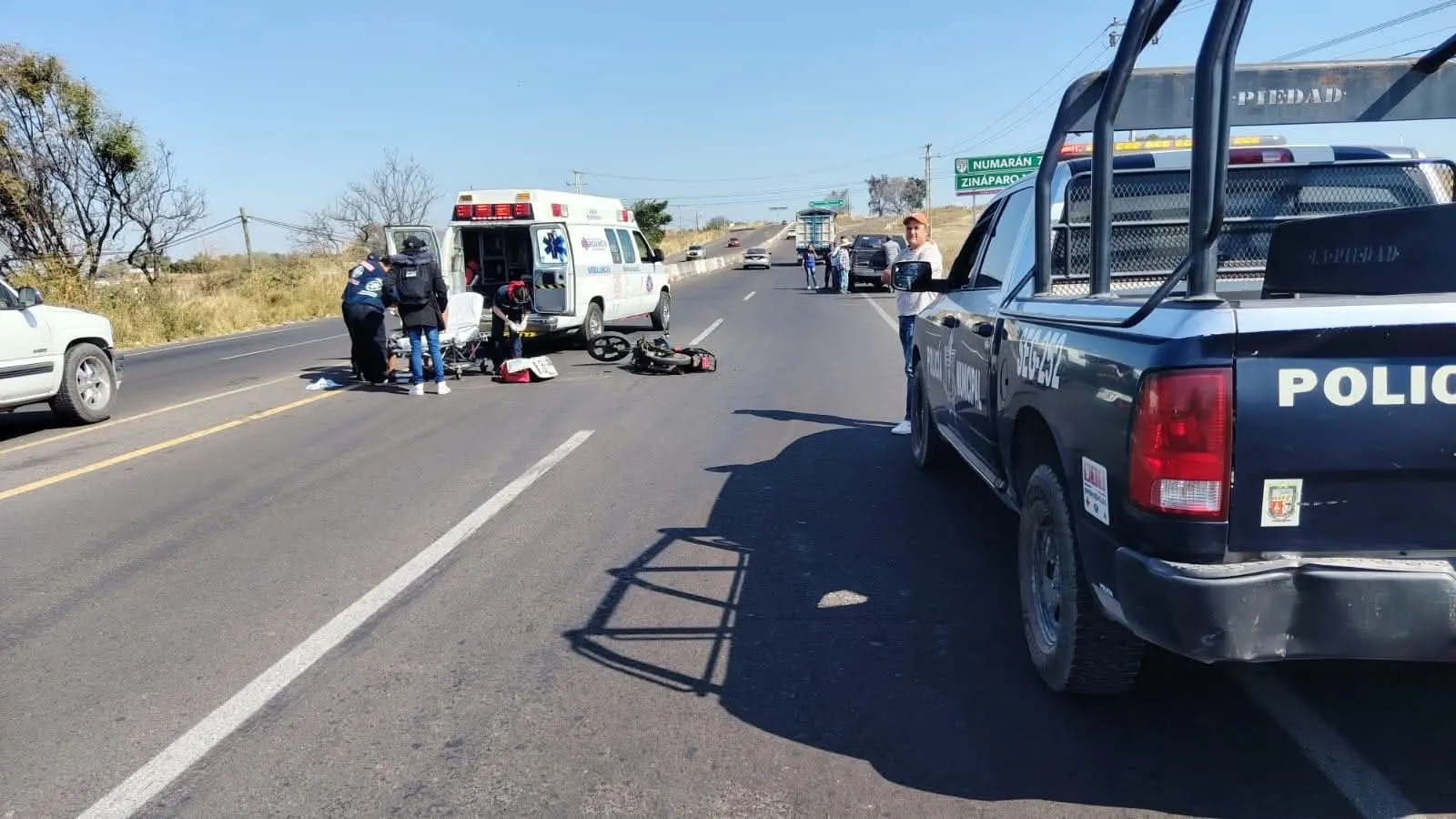 Fuerte choque deja un motociclista herido