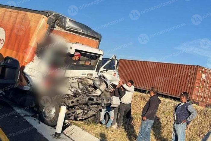 Fuerte choque en autopista de Occidente deja un mu3rt0 y dos lesi0nados