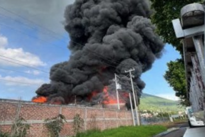 Fuerte incendio consume bodega de Sindamex en Villamar