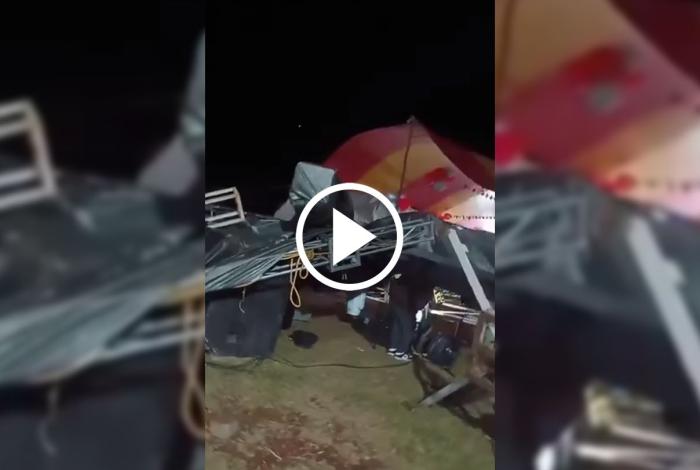 Fuertes vientos derriban escenario de Tupátaro