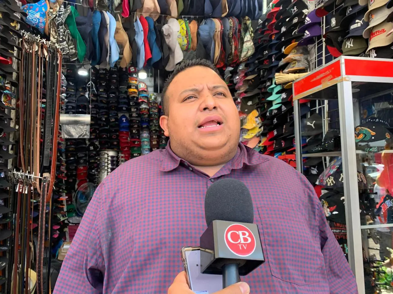 Fuertes vientos y granizo dejan daños en puestos del Mercado Independencia