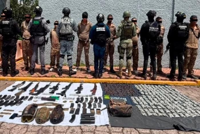 Fuerzas federales capturan a célula criminal en La Piedad y aseguran armamento en Parácuaro
