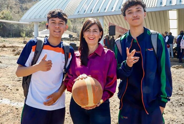 Gabriela Molina reconoce a la comunidad educativa