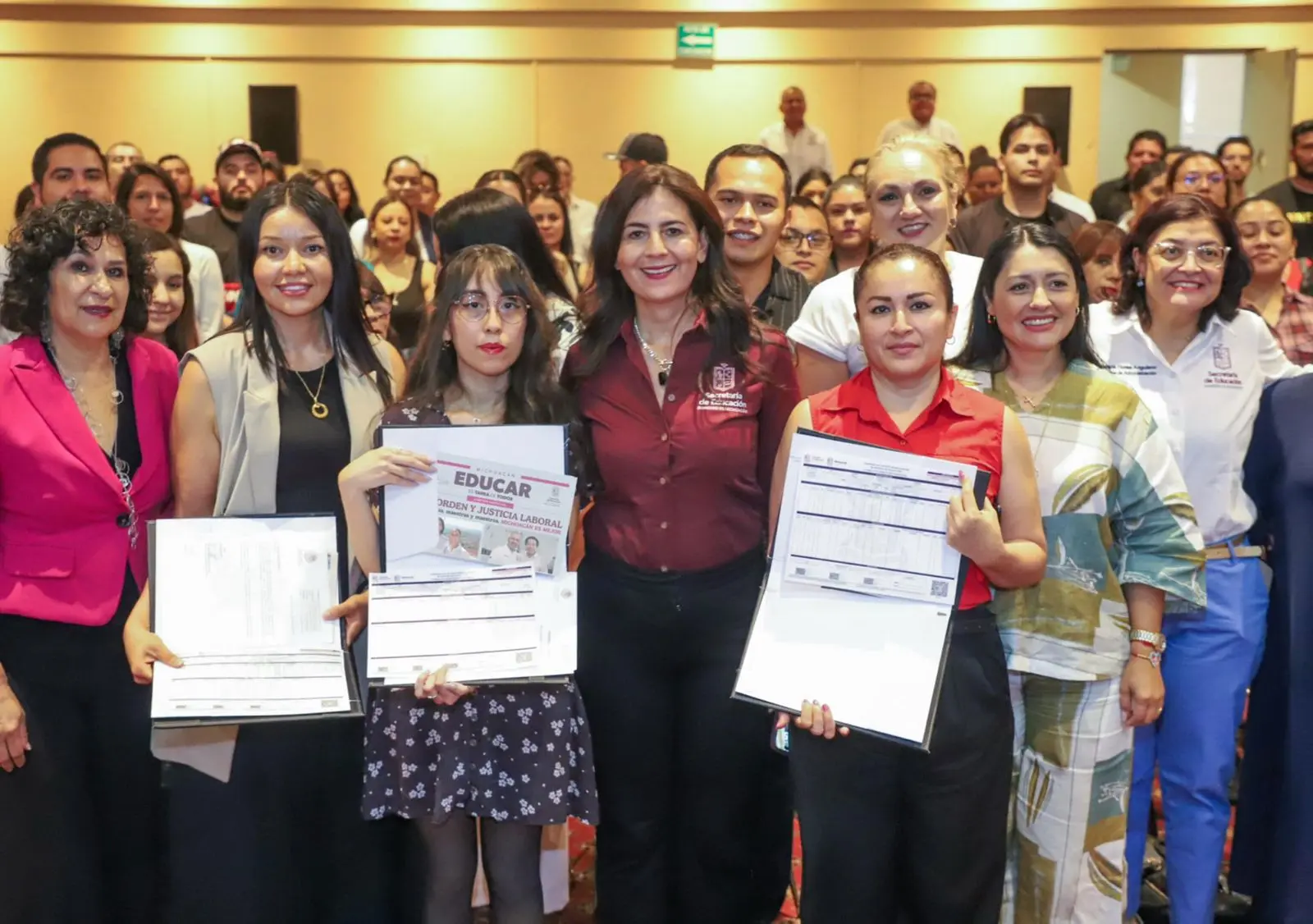 Gaby Molina fortalece labor en escuelas con plazas a personal de apoyo