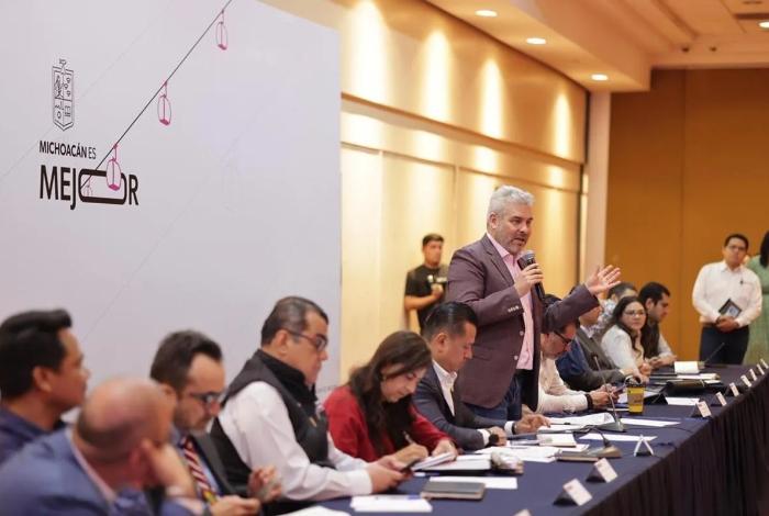 Garantiza Bedolla seguro de vida para rondas comunitarias certificadas de autogobiernos