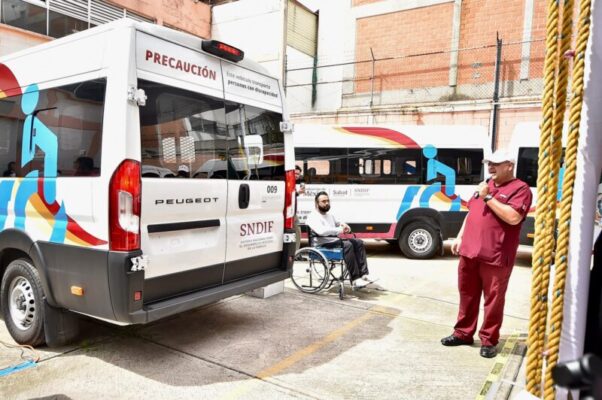 Garantizan transporte gratuito para continuidad en terapias de personas con discapacidad