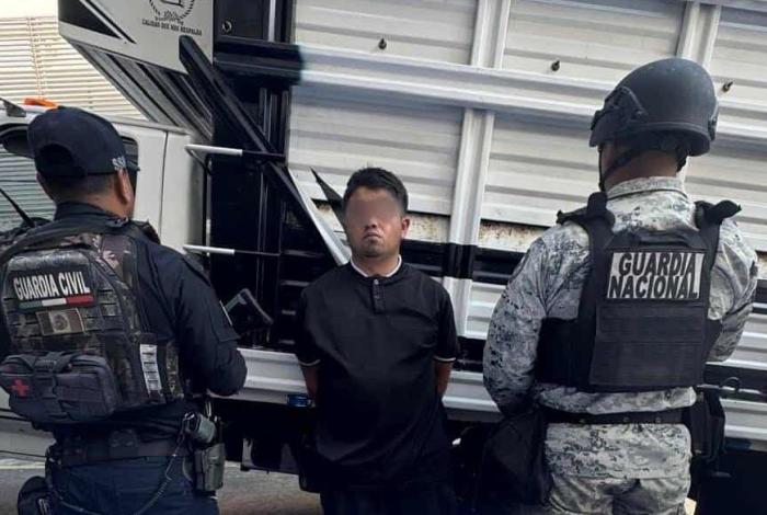 GC detiene a sujeto armado y en posesión de hidrocarburo robado, en Huandacareo