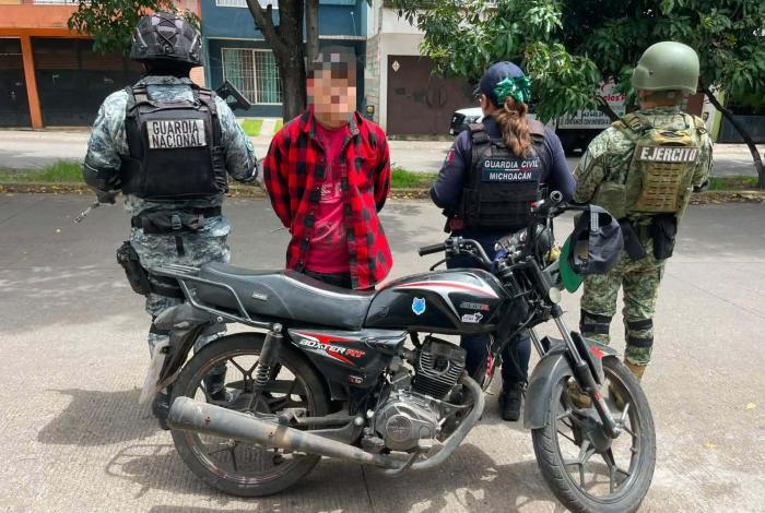 GC, GN y militares detienen a motociclista en posesión de droga en Villas del Pedregal