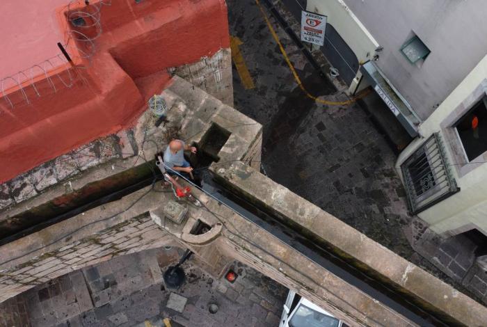 Gerencia del Centro Histórico da mantenimiento al Acueducto de Morelia