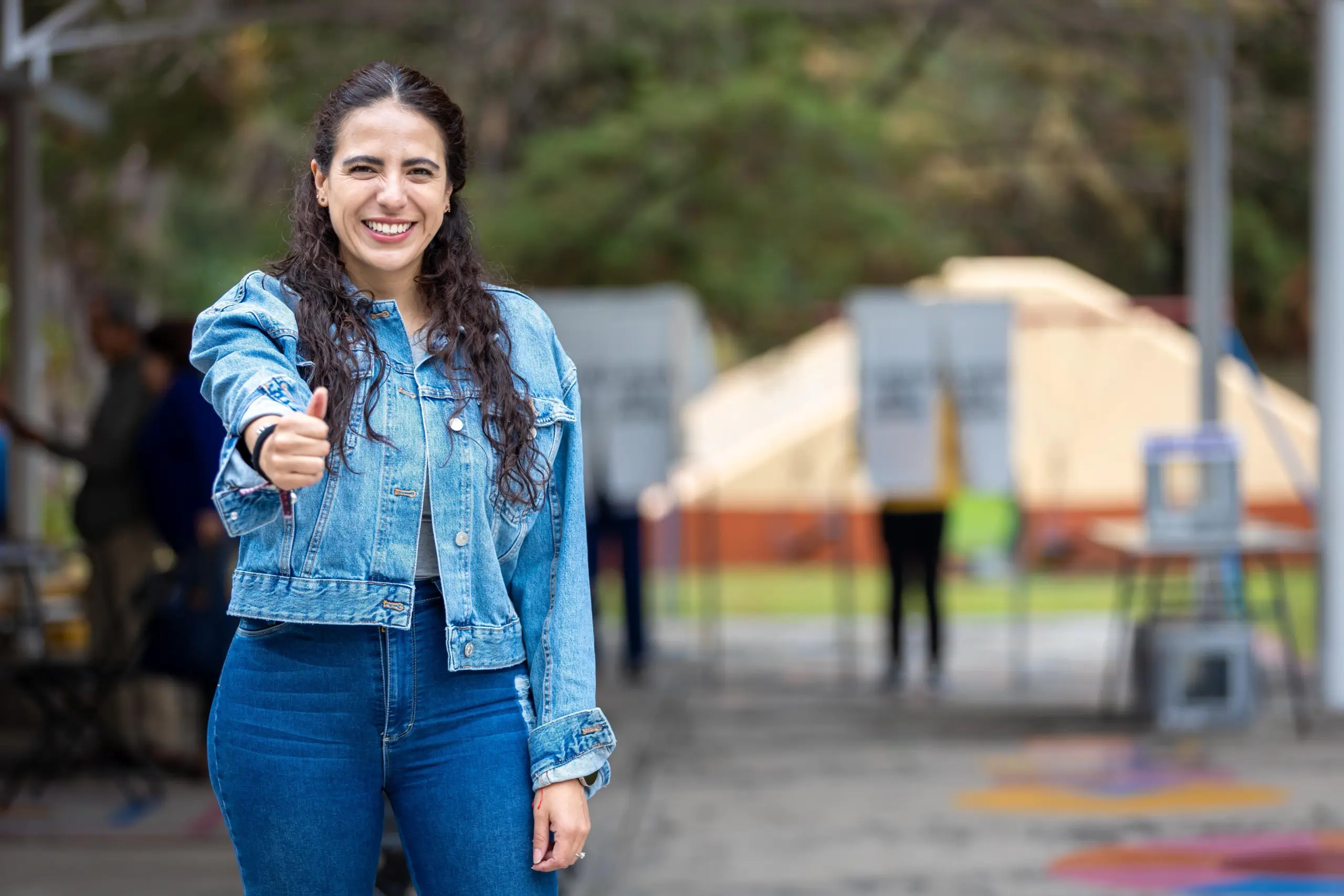 Giulianna Bugarini emite su voto: “El poder vuelve a las manos del pueblo”