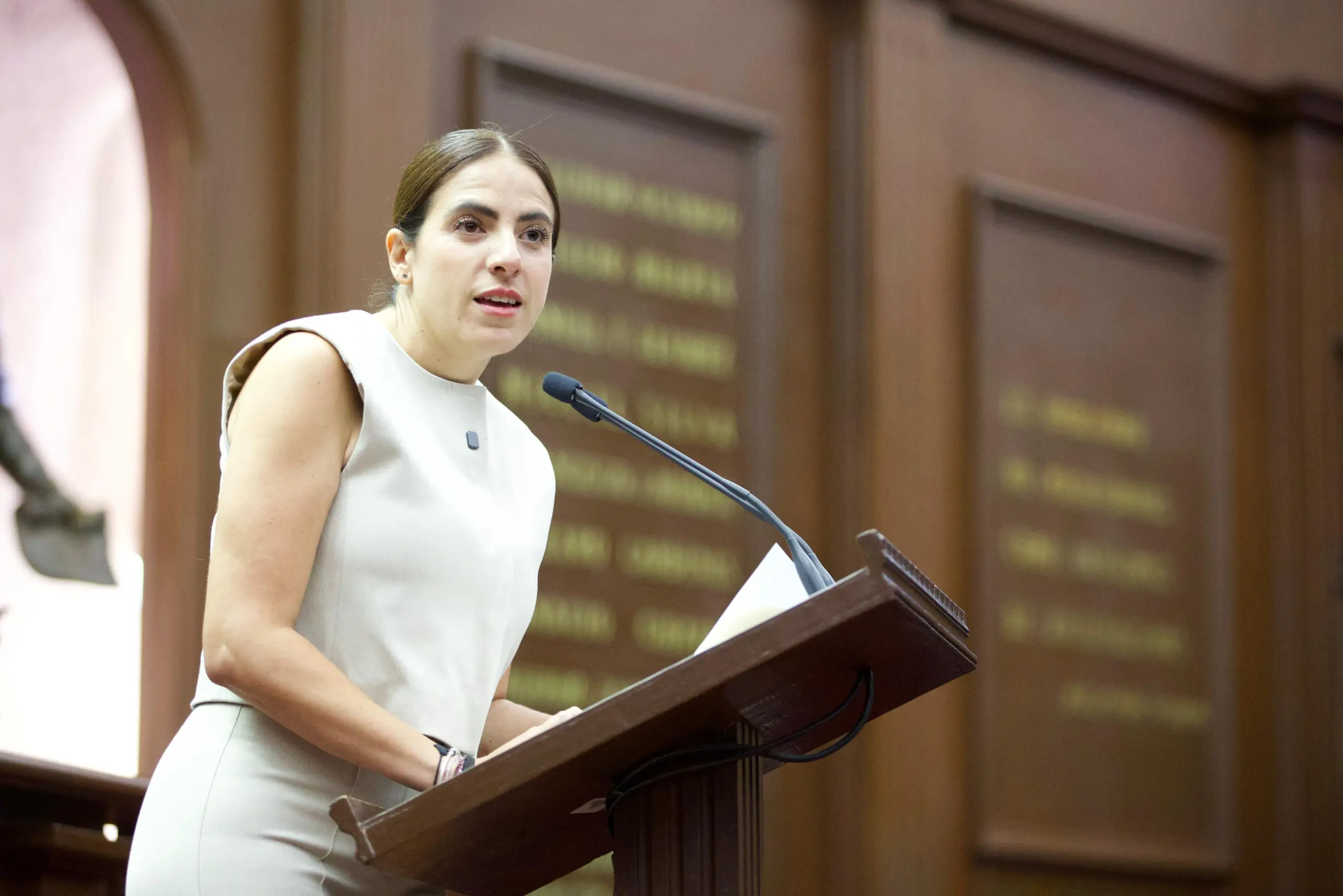 Giulianna Bugarini presenta iniciativa para romper con la misoginia entre mujeres