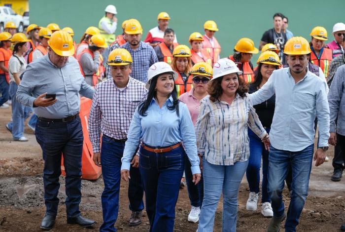 Gladyz Butanda presenta beneficios del teleférico de Uruapan a diputados y alcaldes