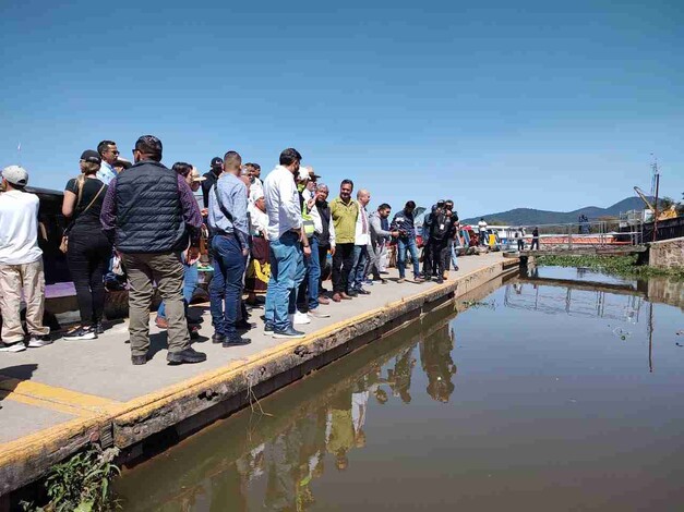 Gobernador supervisa rehabilitación de muelles del Lago de Pátzcuaro