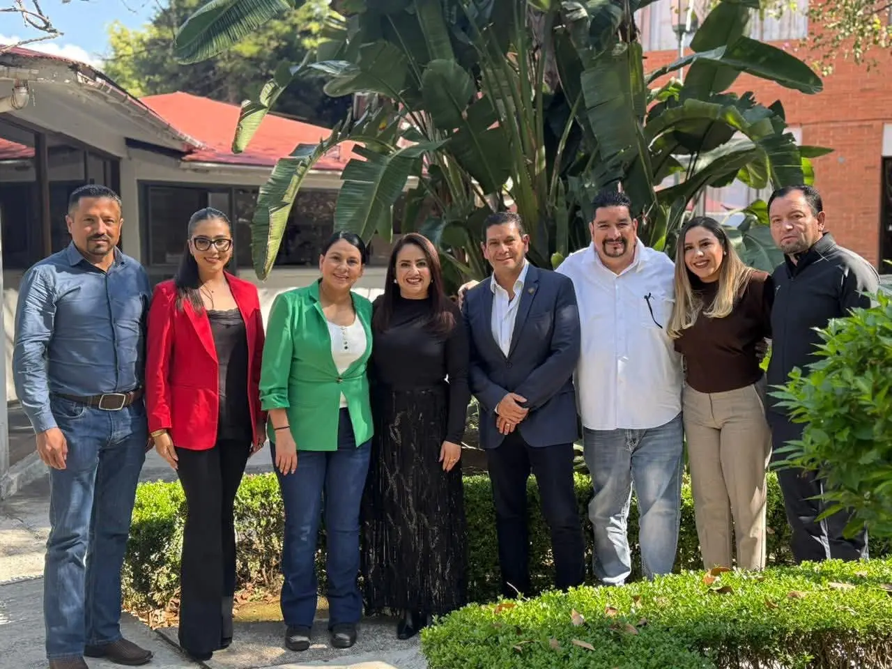 Gobierno de Ario presenta proyecto para rehabilitación de  unidad deportiva