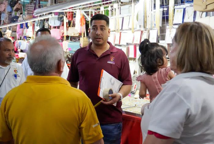 Gobierno de Lázaro Cárdenas regulariza a locatarios y libera vialidades en Las Guacamayas