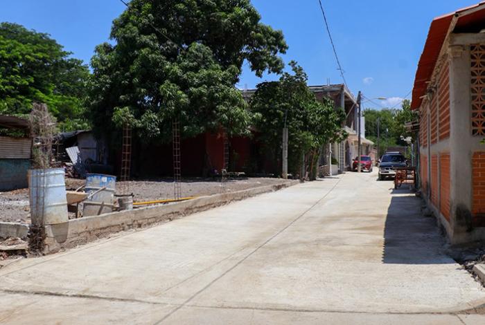 Gobierno de Lázaro Cárdenas entrega pavimentación de la Calle Doncella
