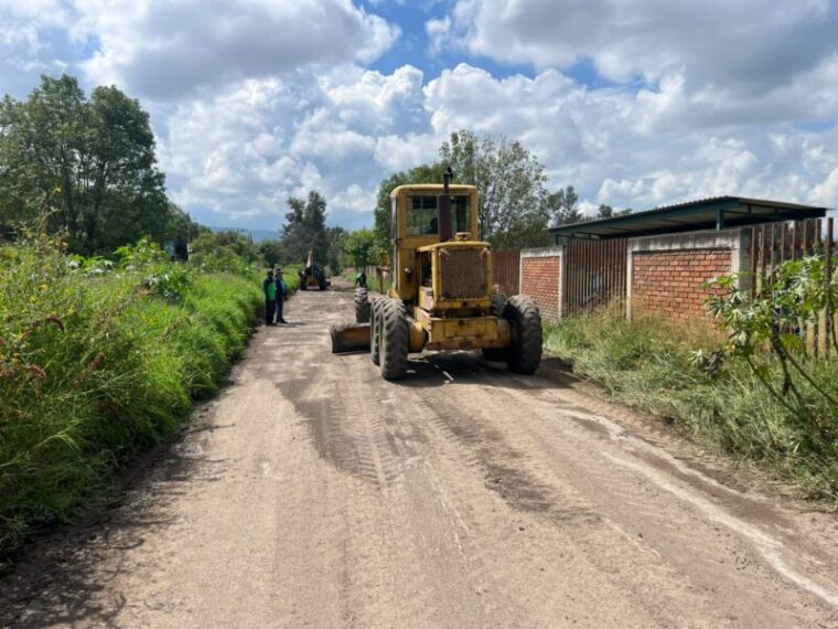 Gobierno de Morelia atiende camino junto a las canchas de Policía y Tránsito