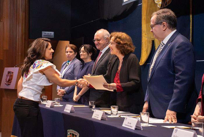 Gobierno de Sheinbaum incrementa 166% las becas de doctorado en el extranjero: Secihti