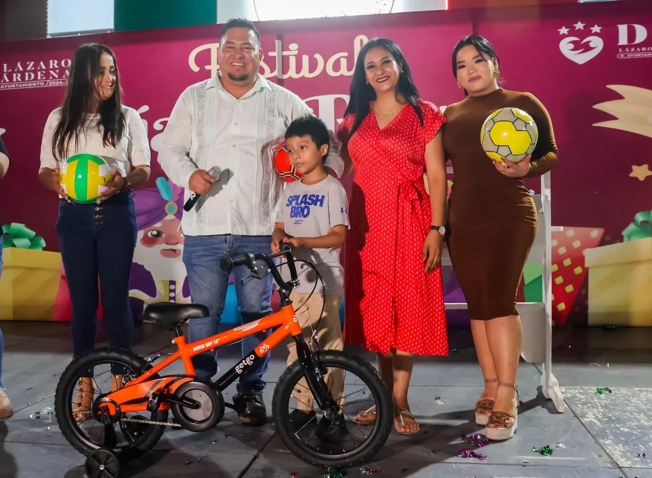 Gobierno Municipal Comparte Alegría en Festival de Dia de Reyes Magos