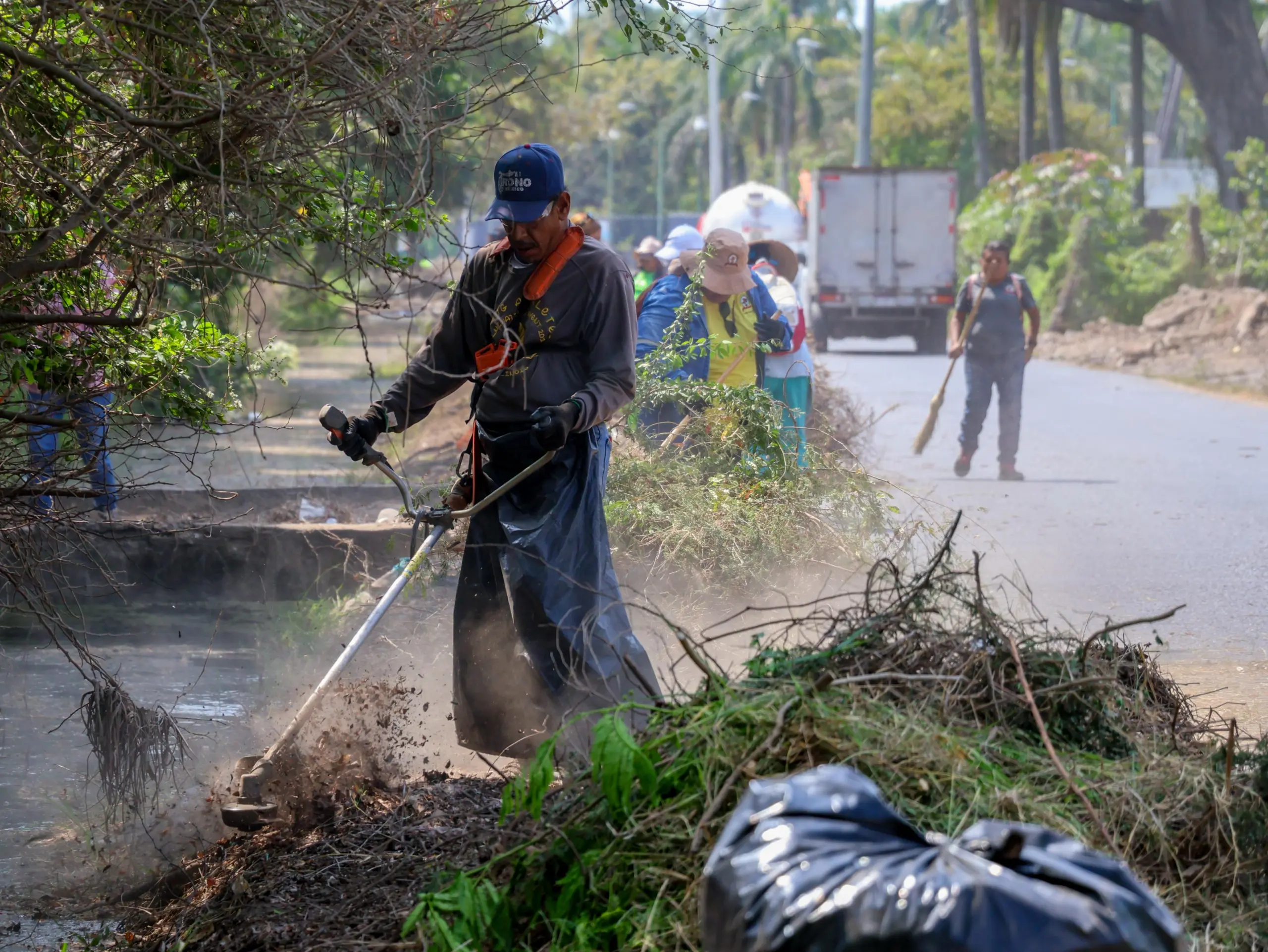 Gobierno Municipal Continúa Campaña de Limpieza en Avenida Aurelio Campos