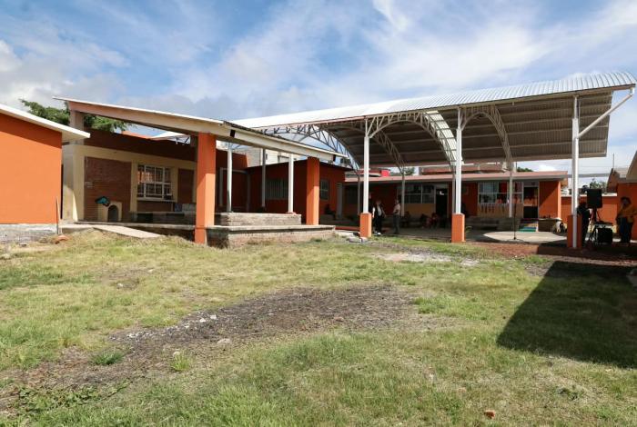 Gobierno Municipal entrega techumbre a escuela al norte de Morelia