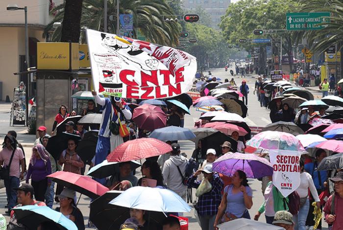 Gobierno propone cambios al sistema de pensiones, pero la CNTE sigue en huelga