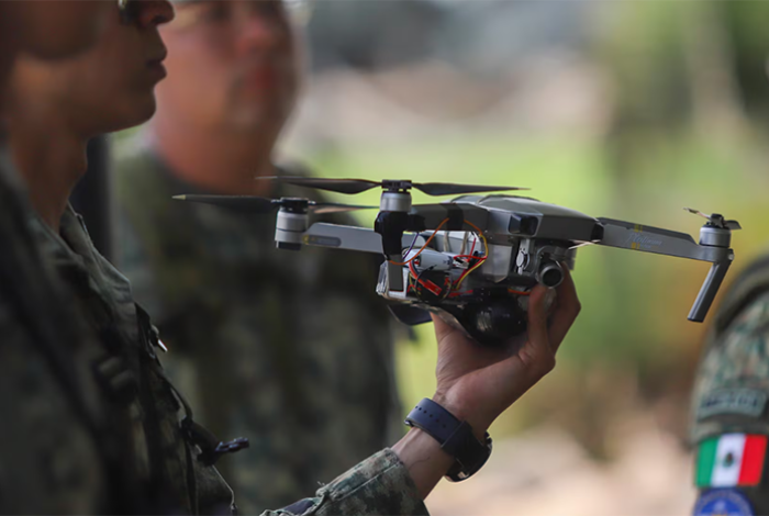 Gobiernos de EUA y México colaborarán para responder los ataques con drones de narcos en la frontera
