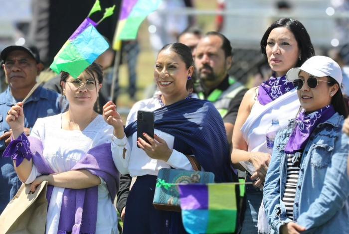 Goles para combatir la violencia en autogobierno de San Felipe de los Herreros; inaugura Bedolla cancha de futbol 7