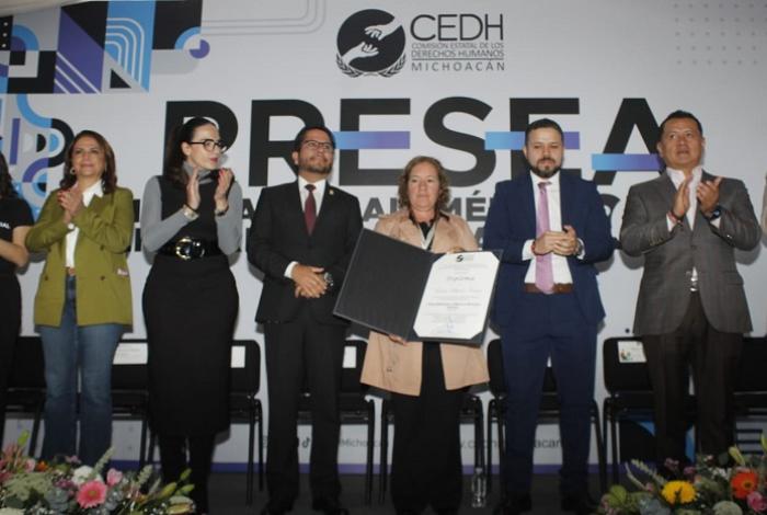 "Gracias a los colectivos y a la sociedad por su respaldo", Verónica Villaseñor recibe presea al Mérito en Derechos Humanos 2025