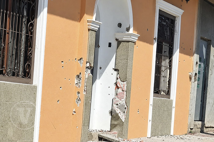 Grupo armado balea dos viviendas en distintos puntos de Parácuaro