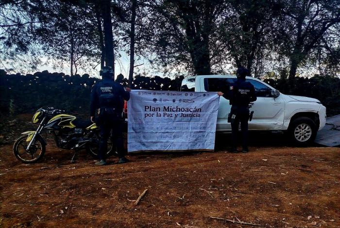 Guardia Civil asegura dos vehículos robados y chalecos tácticos en Pátzcuaro