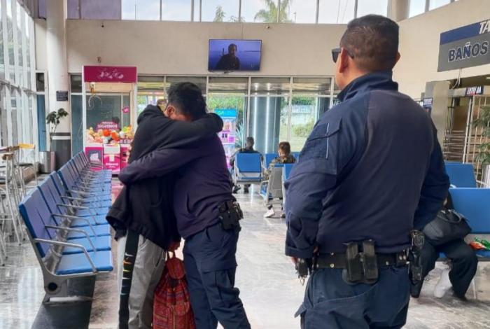 Guardia Civil auxilia a hombre desorientado en la carretera Morelia-Salamanca