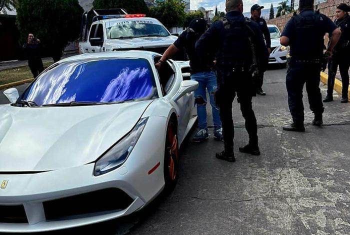 Guardia Civil detiene en Morelia a una pareja a bordo de un Ferrari robado en Estados Unidos