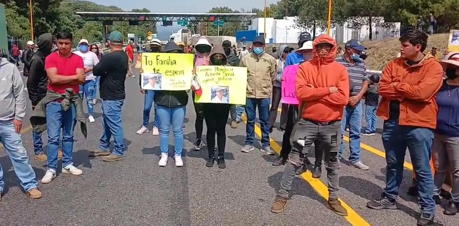 Habitantes de Paramuen bloquean la autopista Siglo XXI