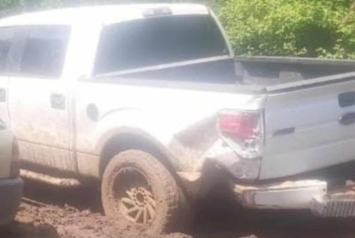 Hallan a hombre asesinado dentro de una camioneta en la región de Charo