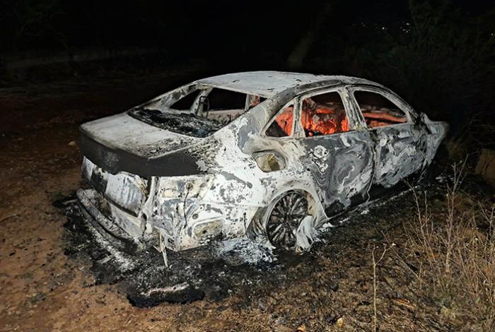 Hallan a hombre asesinado junto a vehículo incendiado en Morelia