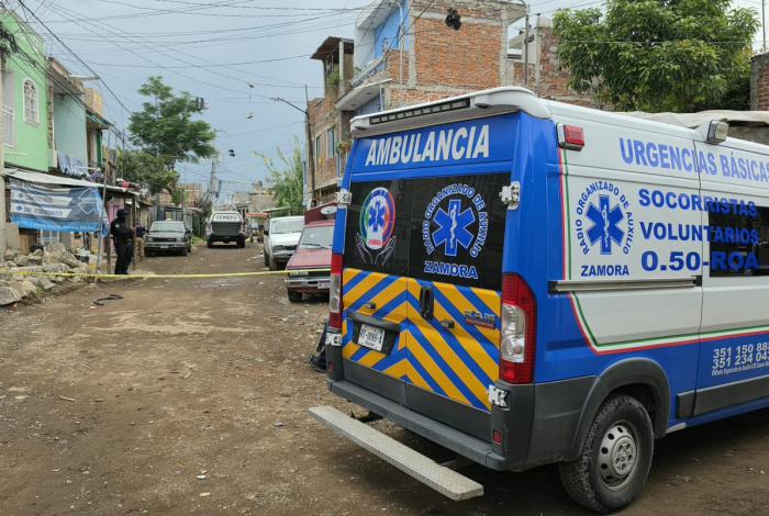 Hallan a joven asesinado con arma blanca, en la colonia revolución de Zamora