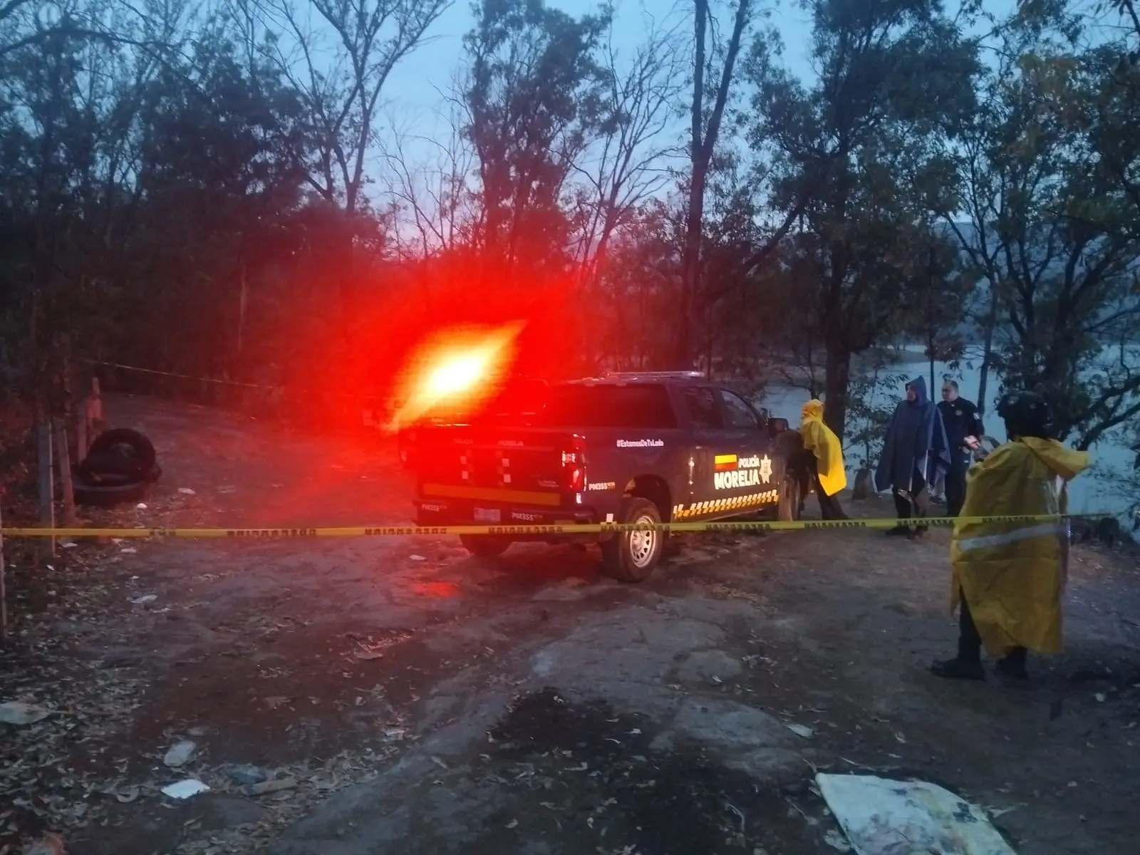 Hallan dos muertos a la orilla de la Presa de Cointzio
