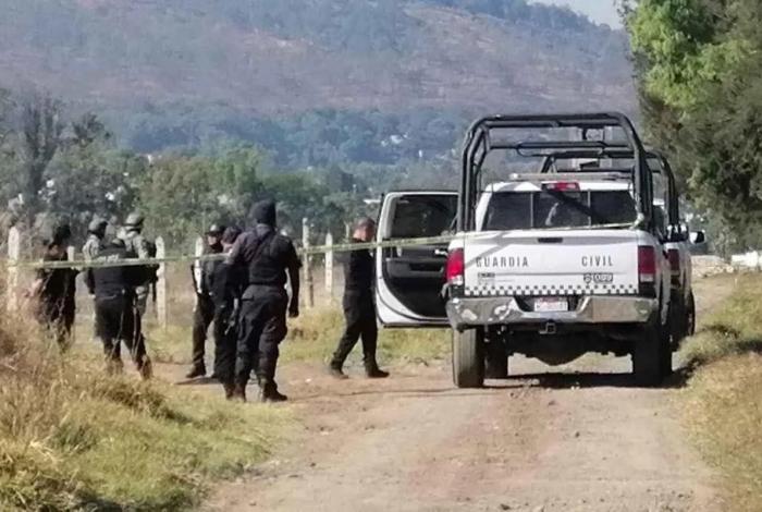 Hallan tres hombres asesinados en un terreno de Villafuerte, Jacona