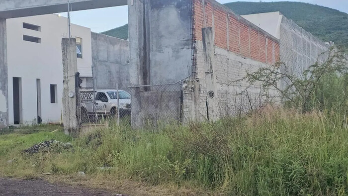  Hallazgo de cadáver maniatado en obra de Morelia