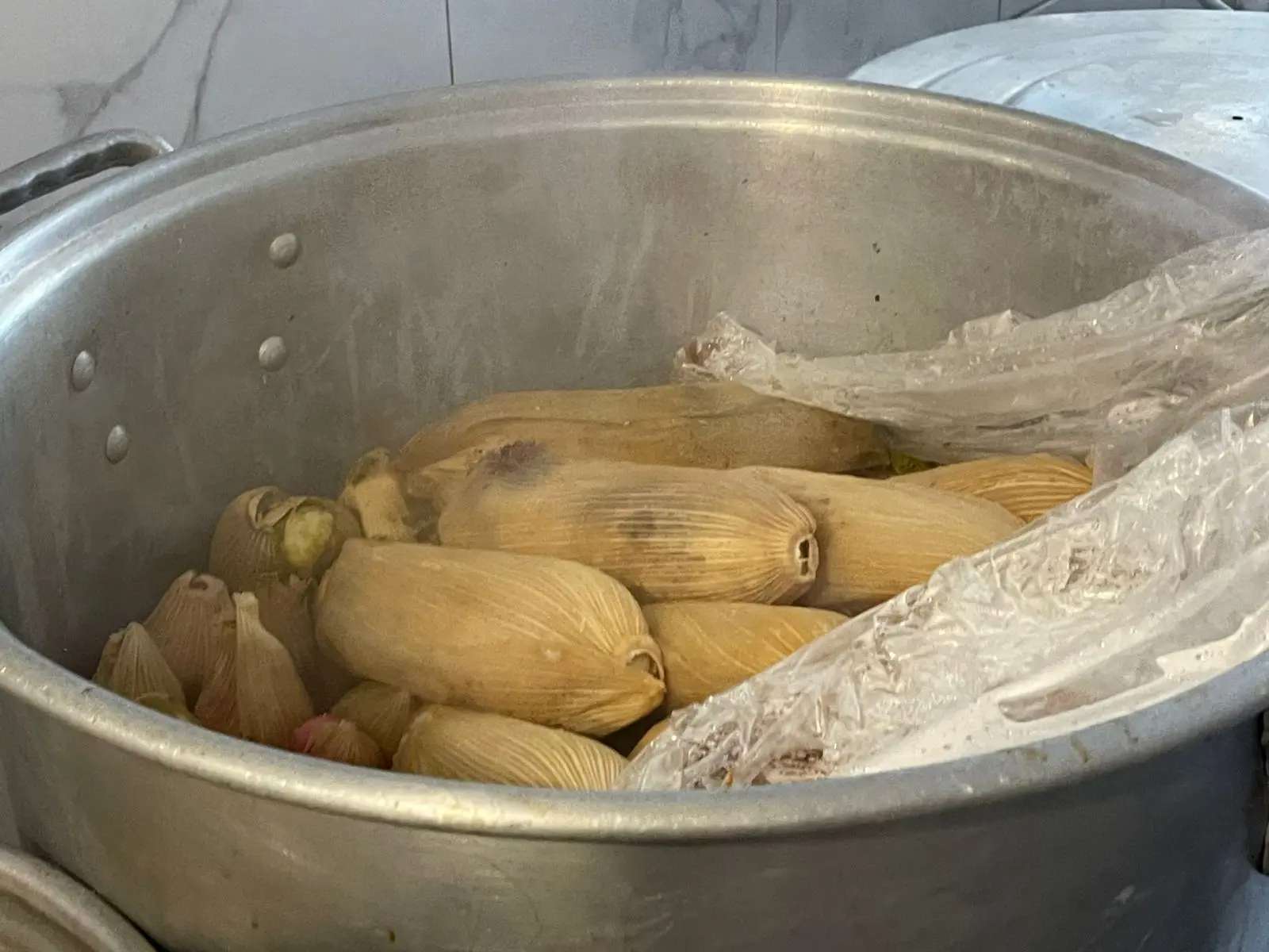 ¡Hay tamales… tamales calientitos!
