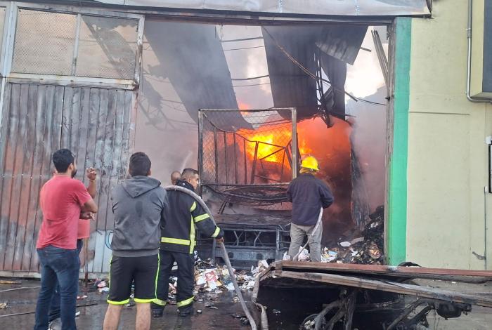 Héroes: durante más de cinco horas, 18 bomberos combatieron voraz incendio en Zitácuaro