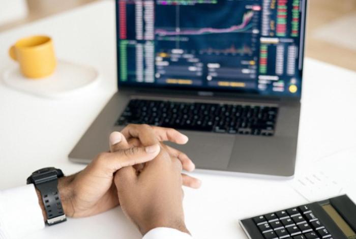 Herramientas de backtesting para probar estrategias con indicadores