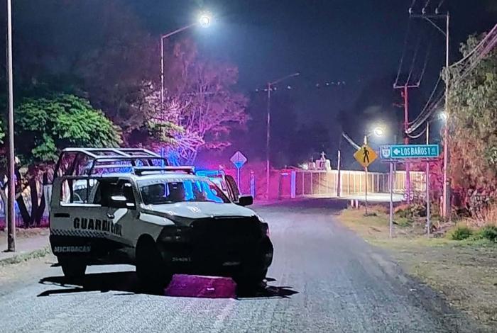 Hieren a tres policías y un civil en ataque armado en Copándaro