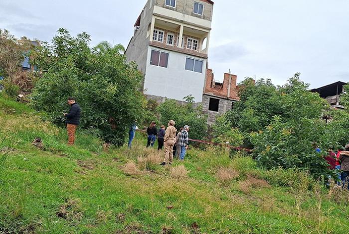 Hombre ebrio muere tras caer de la azotea de su casa en Peribán
