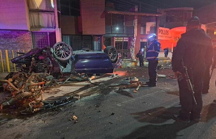  Hombre muere tras choque de auto contra fachada de inmueble en el Blvd. García de León