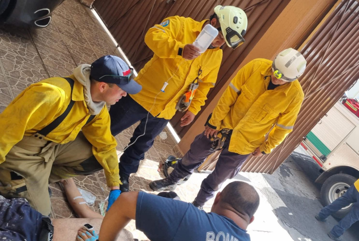 Hombre queda atrapado en aljibe tras desmayarse