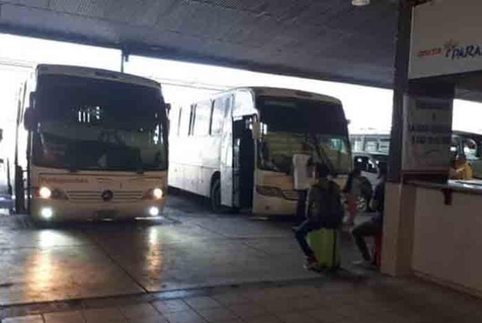 Hombre se salva de ser asesinado al refugiarse en Terminal de Autobuses de Apatzingán
