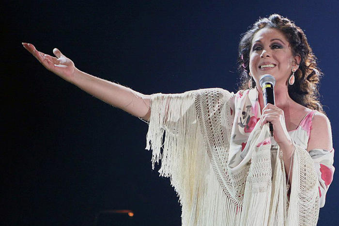 Hospitalizan de urgencia a Isabel Pantoja, la cantante cancela concierto y preocupa a fans