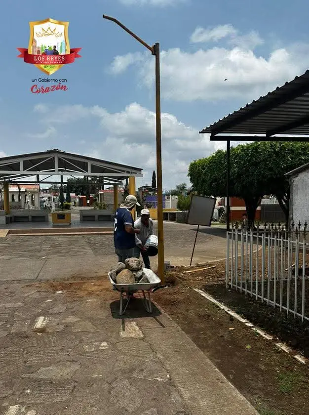 Humberto Jiménez arranca mantenimiento en el panteón municipal con nueva iluminación y acciones contra el dengue